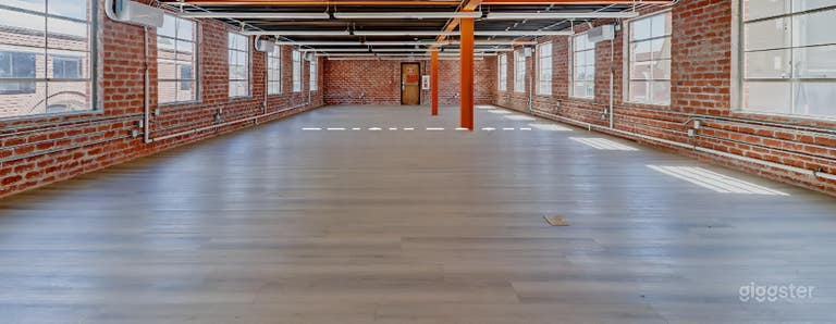  Charming Light-Filled Venue 