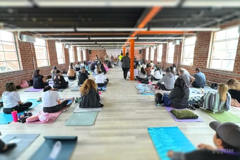  Charming Light-Filled Venue 