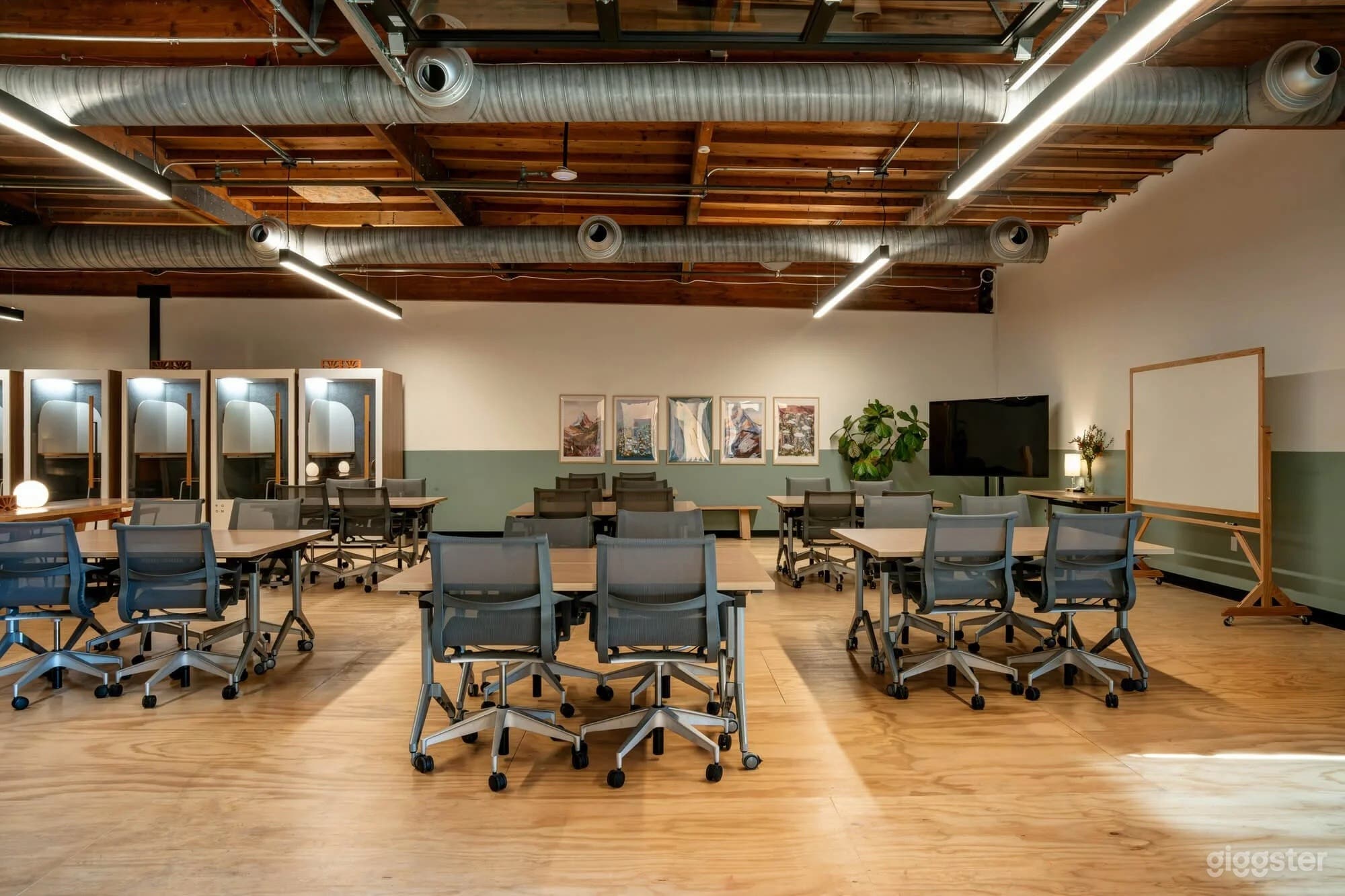 Dynamic Meeting Room &amp; Flex Production Space Photo 1