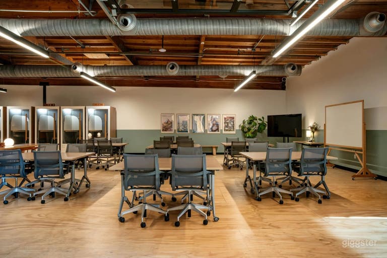  Dynamic Meeting Room & Flex Production Space 