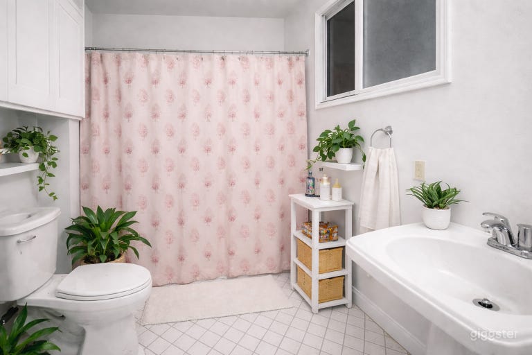  TIMELESS SERENE BATHROOM

Minimal, spa-inspired bathroom with soft finishes & bright natural light, featuring a purified alkaline shower system that fully eliminates fluoride, heavy metals, & water toxins. Ideal for beauty campaigns & wellness content. 