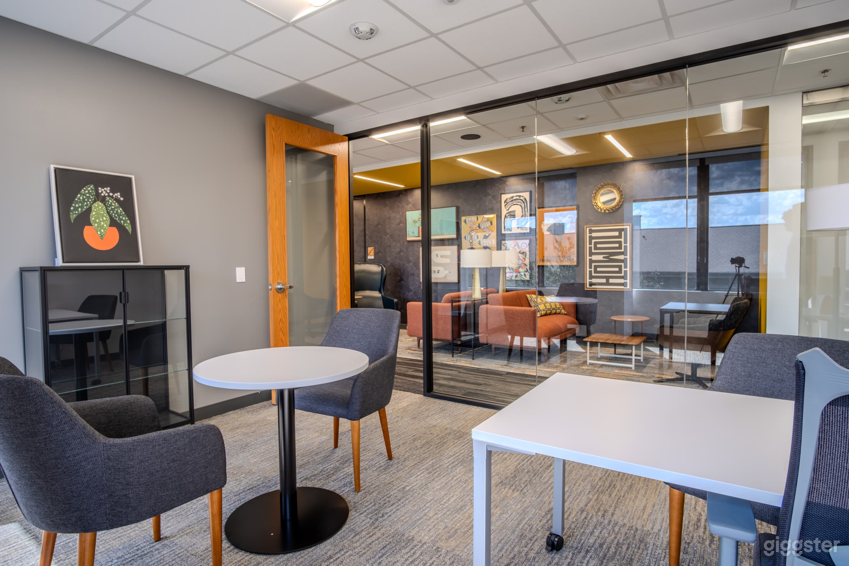 Upscale Day Office in Uptown Photo 3