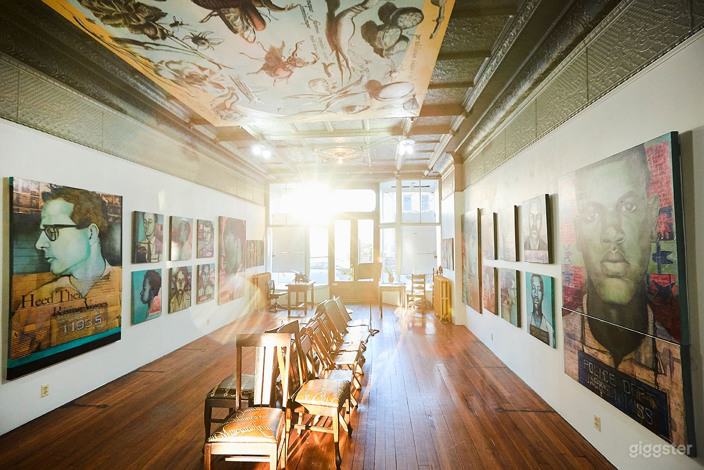 Open Spacious Art Salon Photo 3