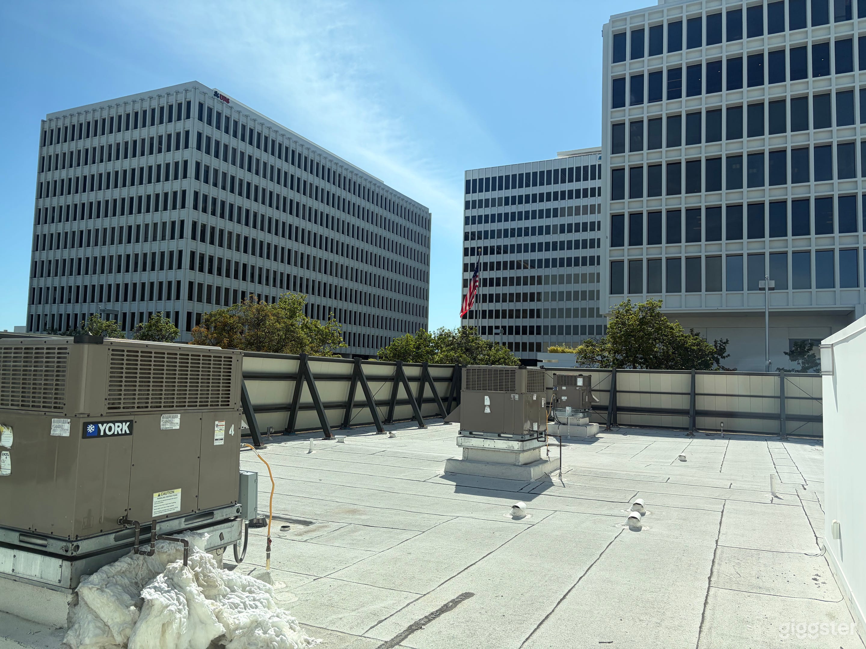 Modern Multi-Suite Office Building Photo 1