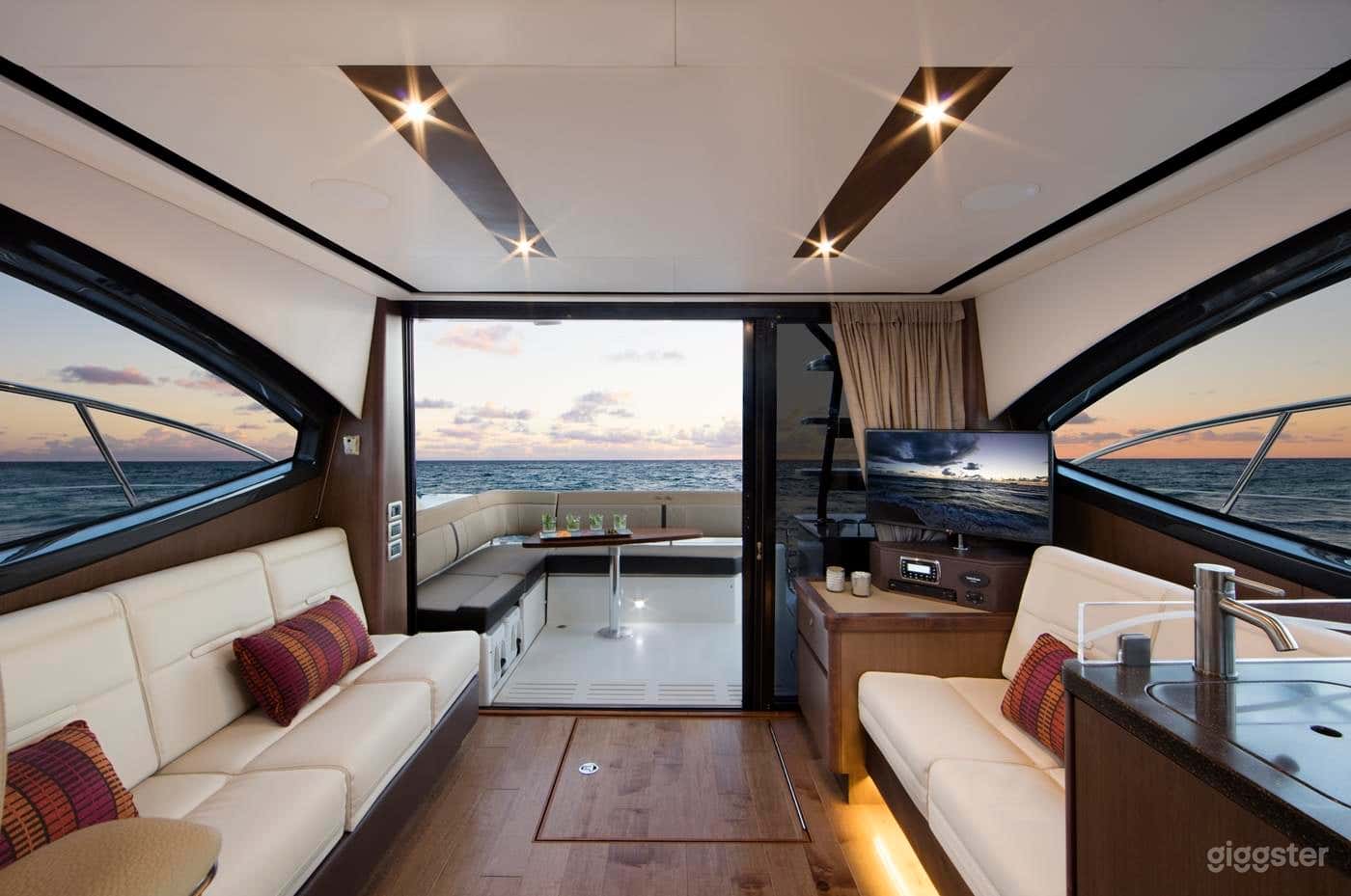 43' SUNDANCER YACHT Photo 4