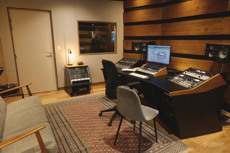  Studio d'enregistrement professionnel avec piano et salle de contrôle 