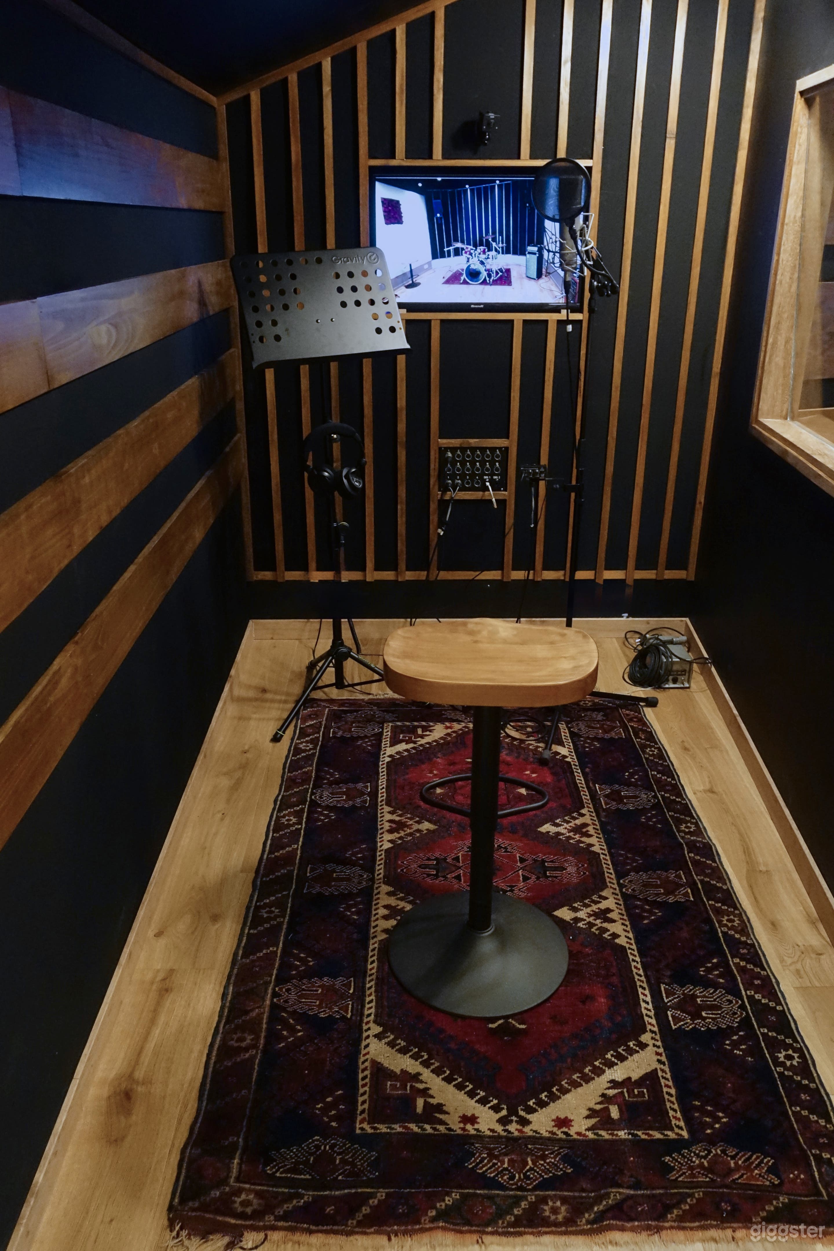 Photo de Studio d'enregistrement professionnel avec piano et salle de contrôle 4