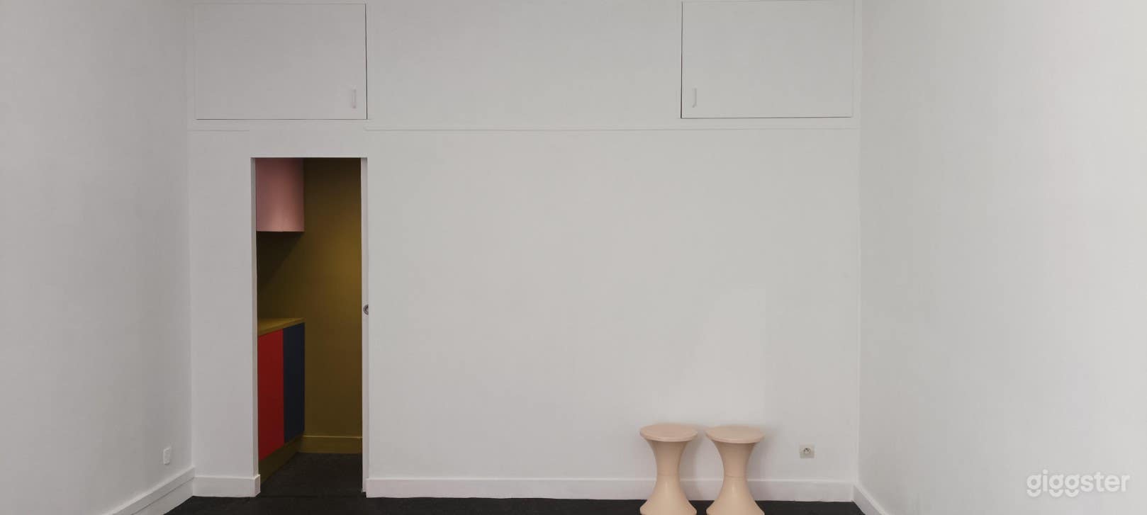 Small gallery in the heart of the Marais Photo 1