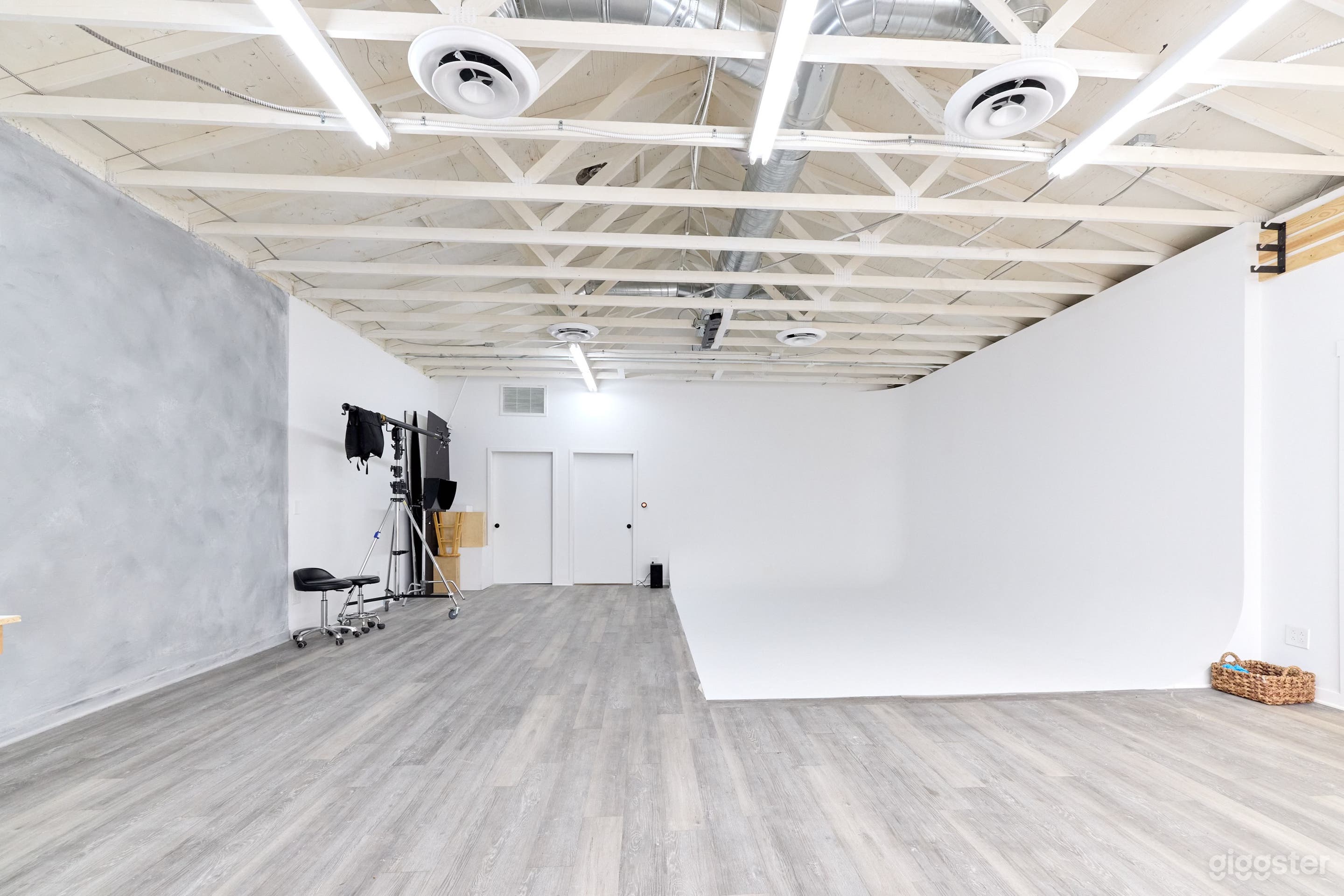 Industrial Cyc wall studio Photo 1