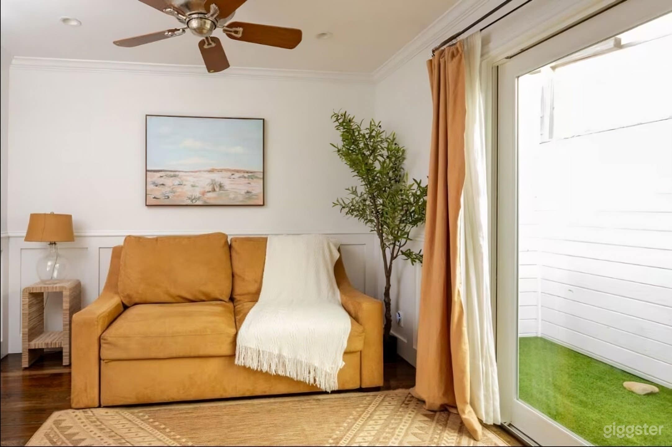 Airy Modern Beach Retreat in Manhattan Beach – Cozy, Stylish Photo 4