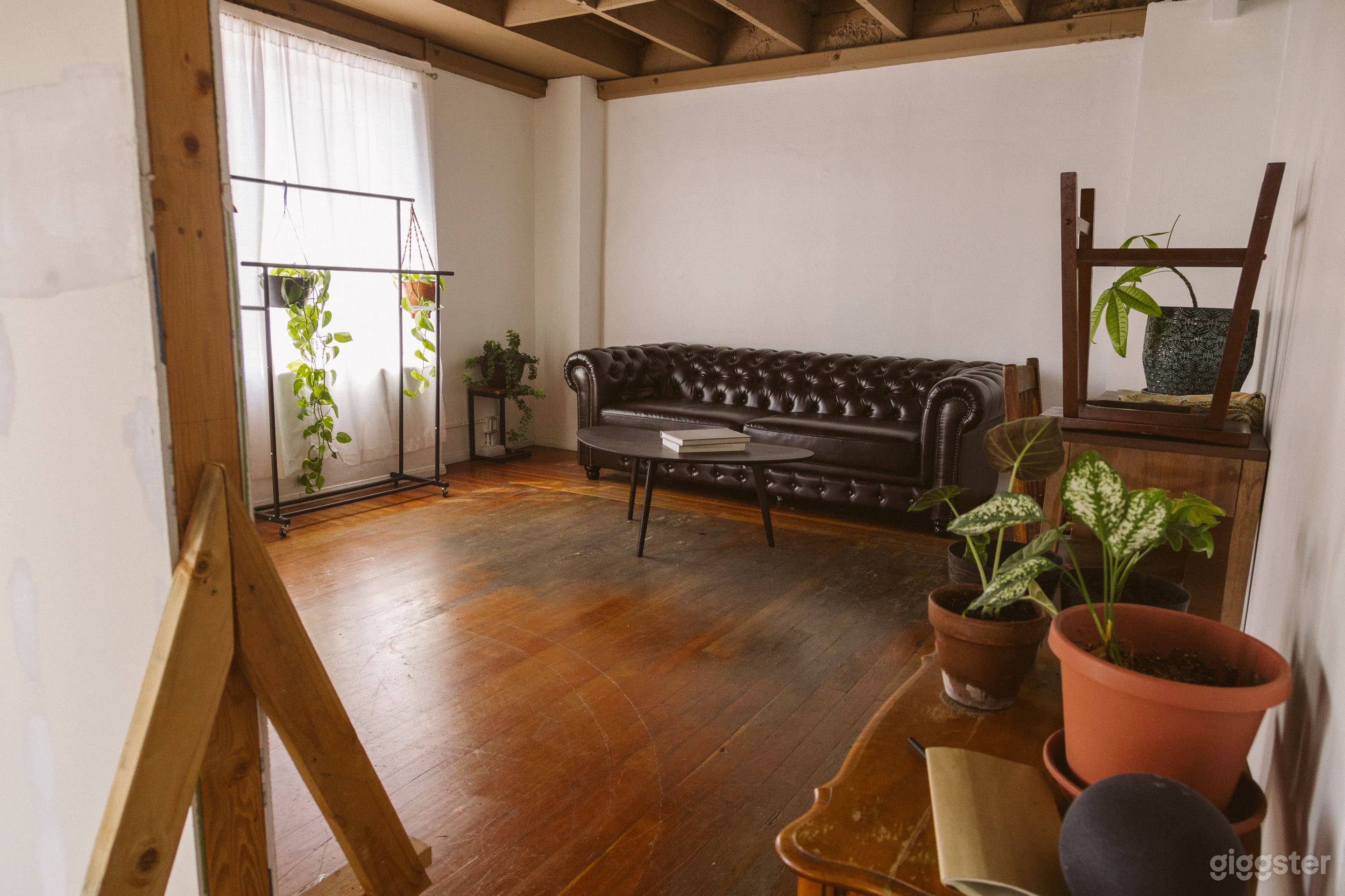 1930’s Hollywood Studio w/ balcony &amp; natural light Photo 4