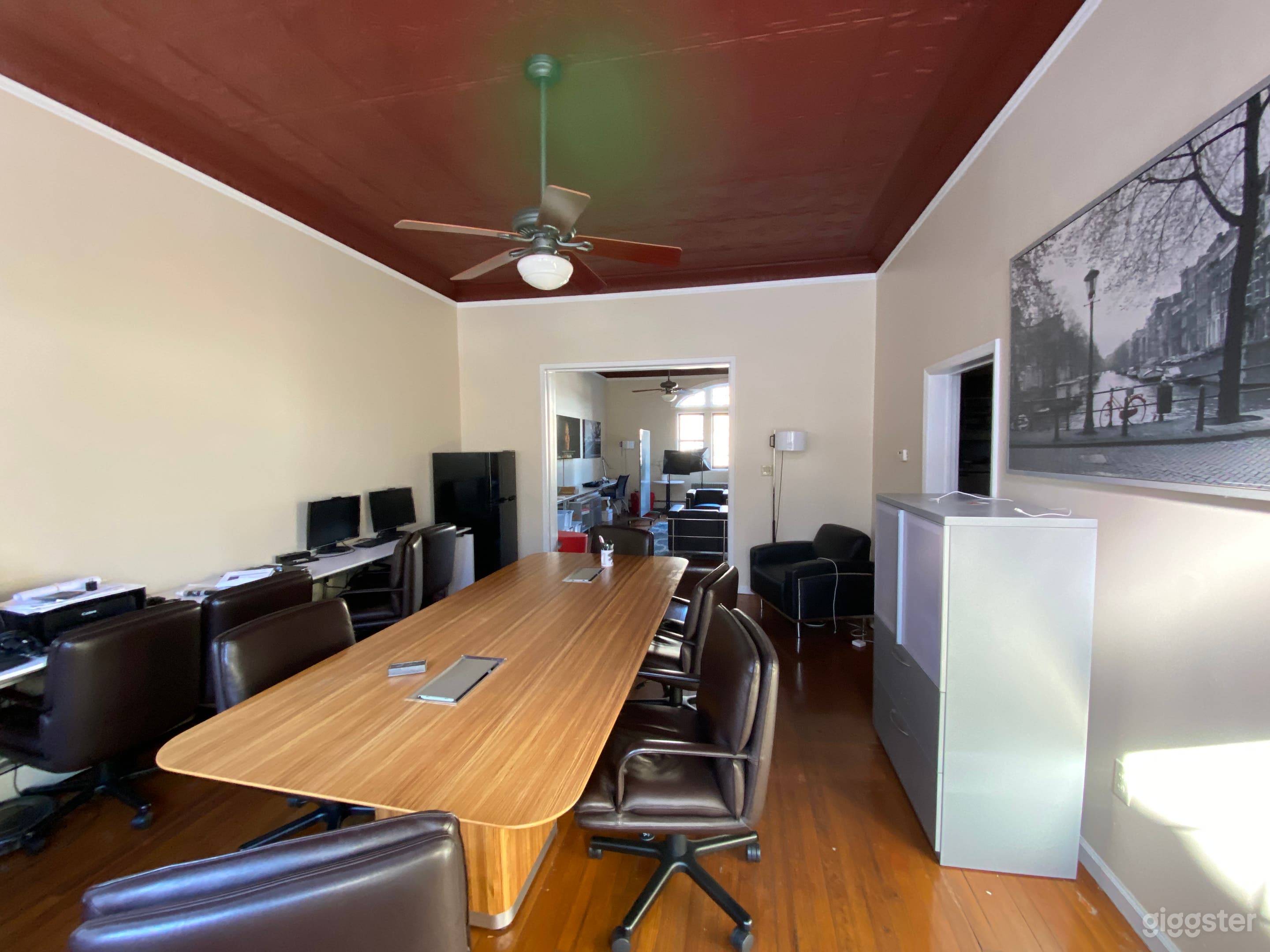 Office space Photo 3