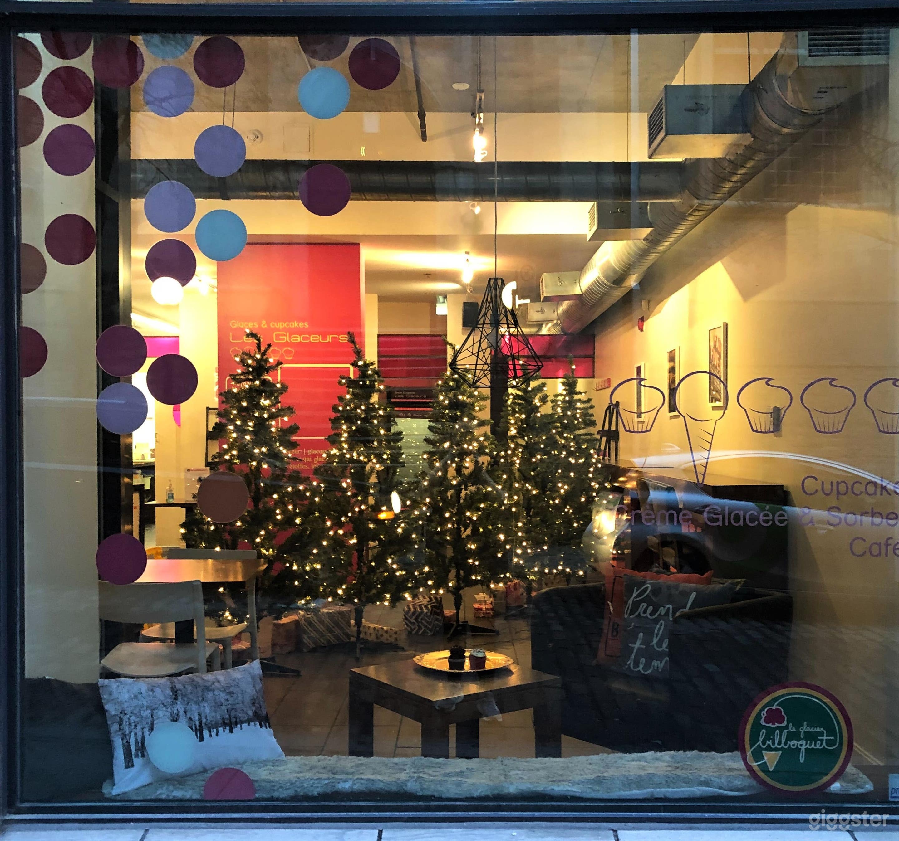 Beautiful Location in the Heart of Old Montreal Photo 2