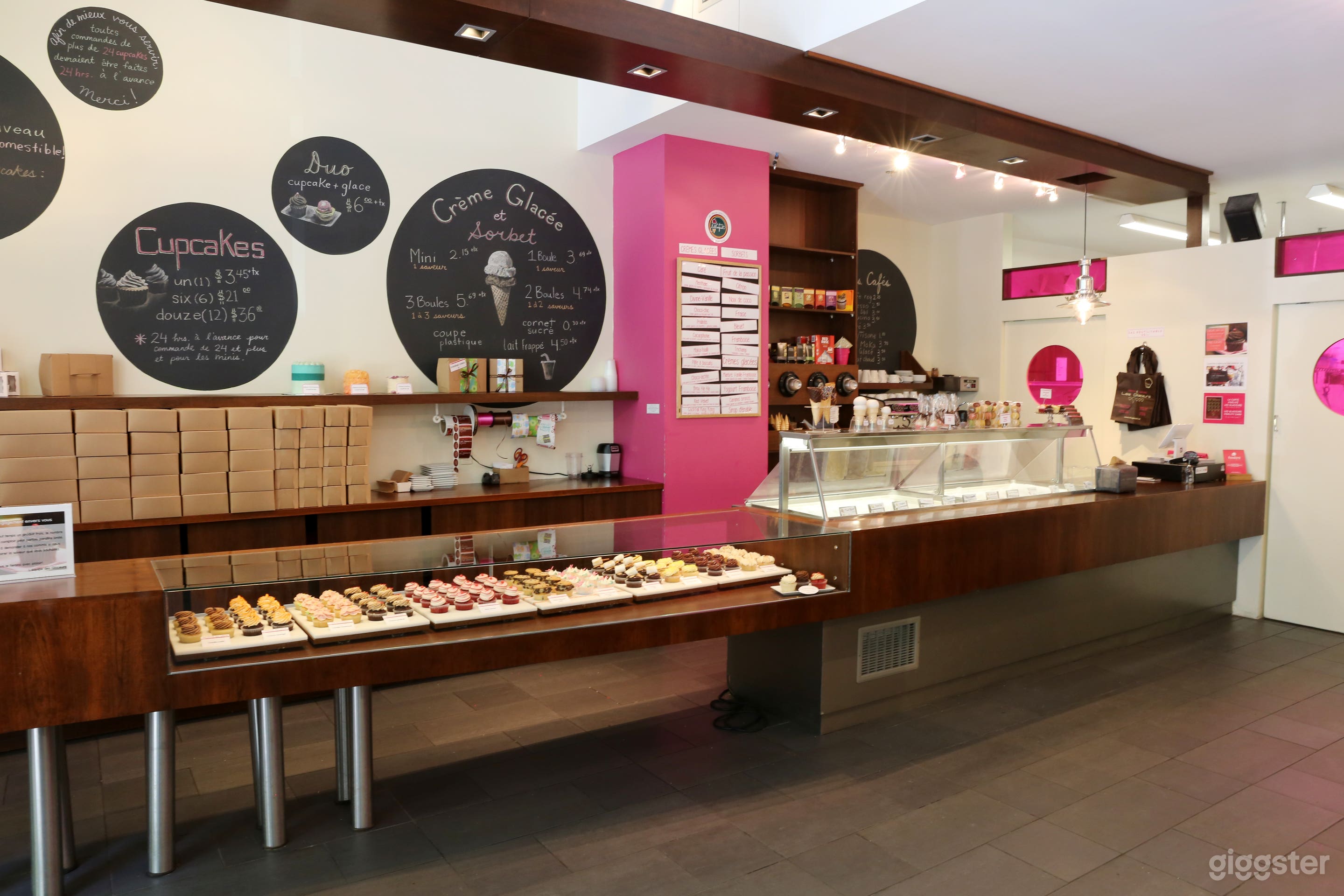 Beautiful Location in the Heart of Old Montreal Photo 1