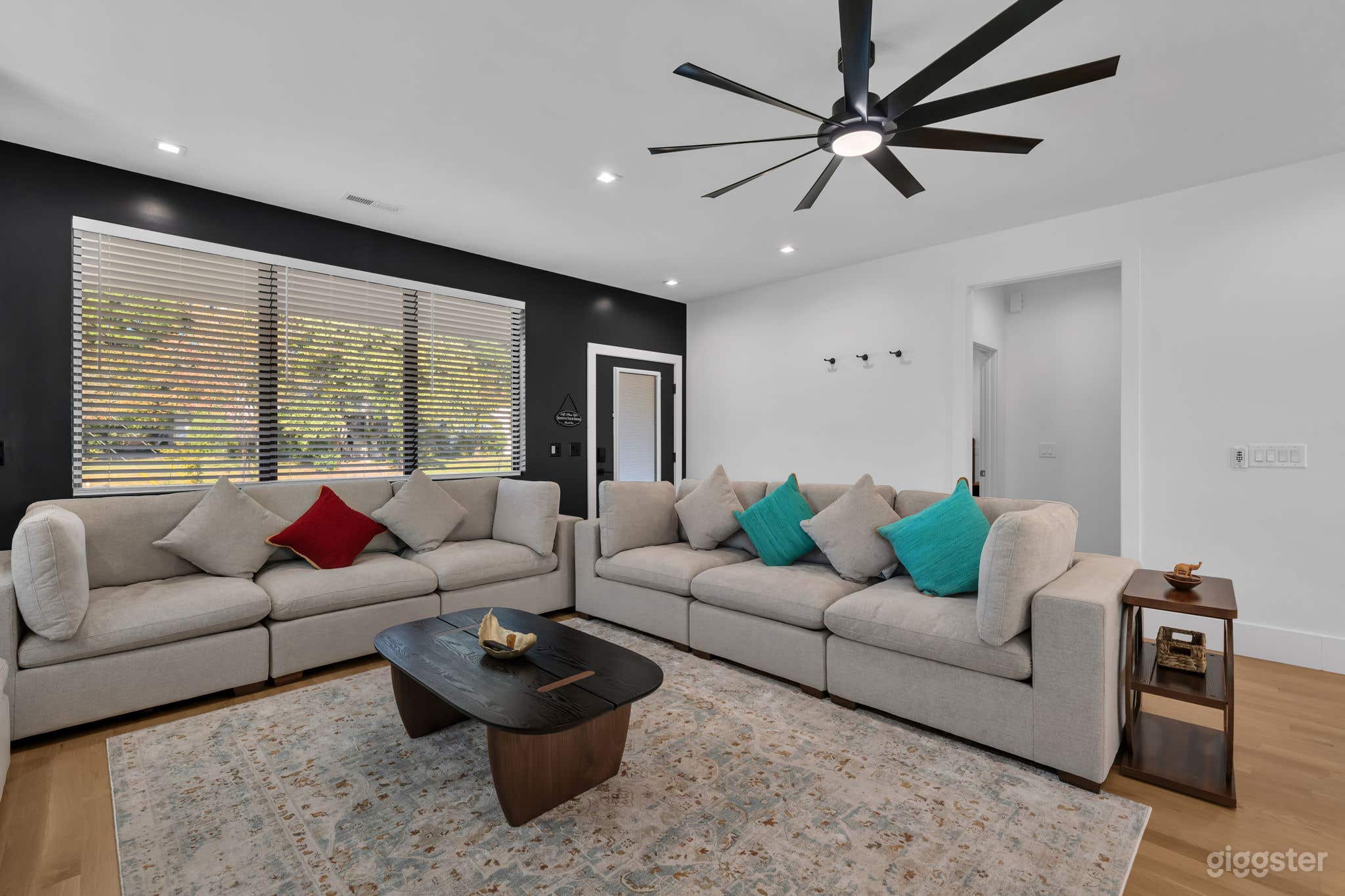 Modern Luxury 7BR Home with Open Concept Layout in Raleigh Photo 3