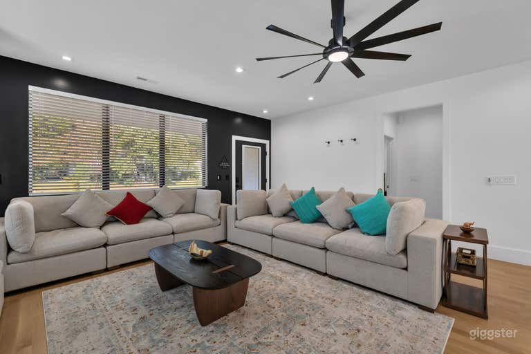  Modern Luxury 7BR Home with Open Concept Layout in Raleigh 