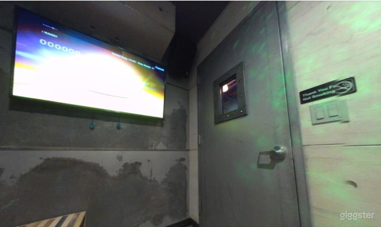 THE LOCKER ROOM Photo 3