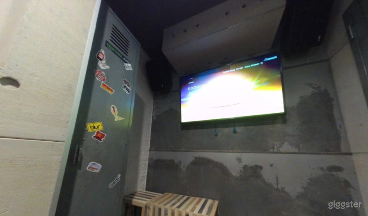 THE LOCKER ROOM Photo 2