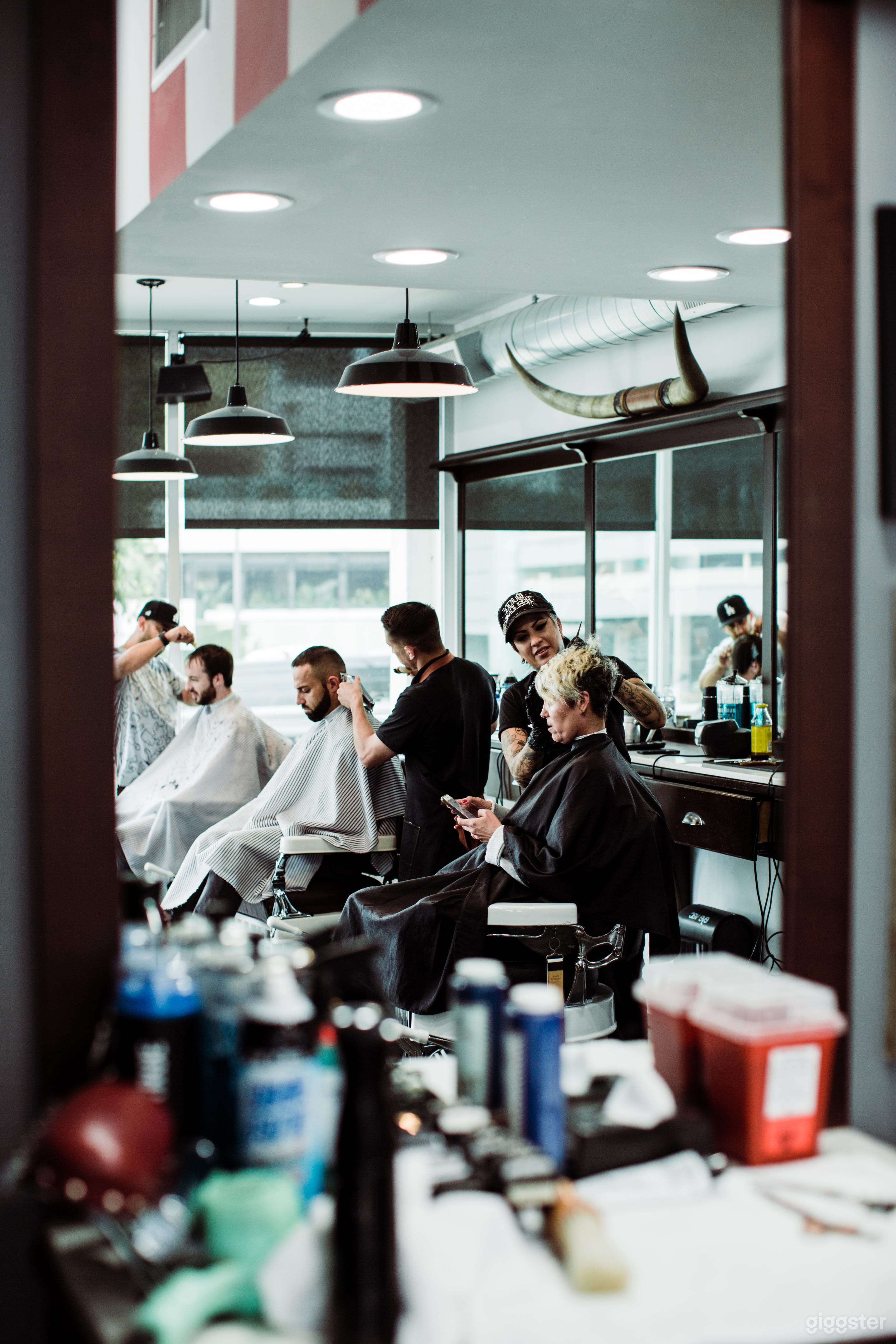 Vintage leather couch 1940s cigar atmosphere Photo 4