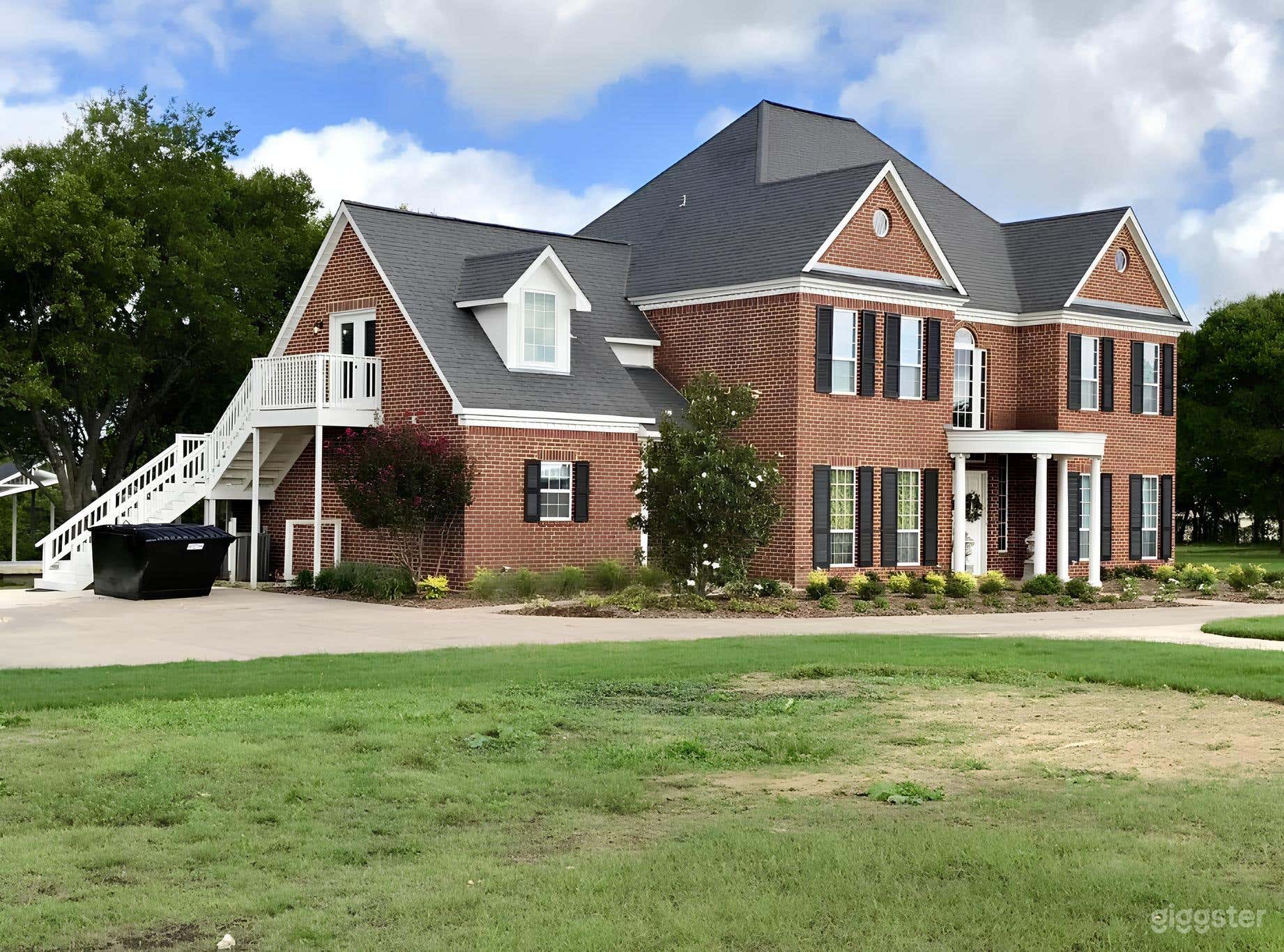  The Modern Farmhouse Photo 1