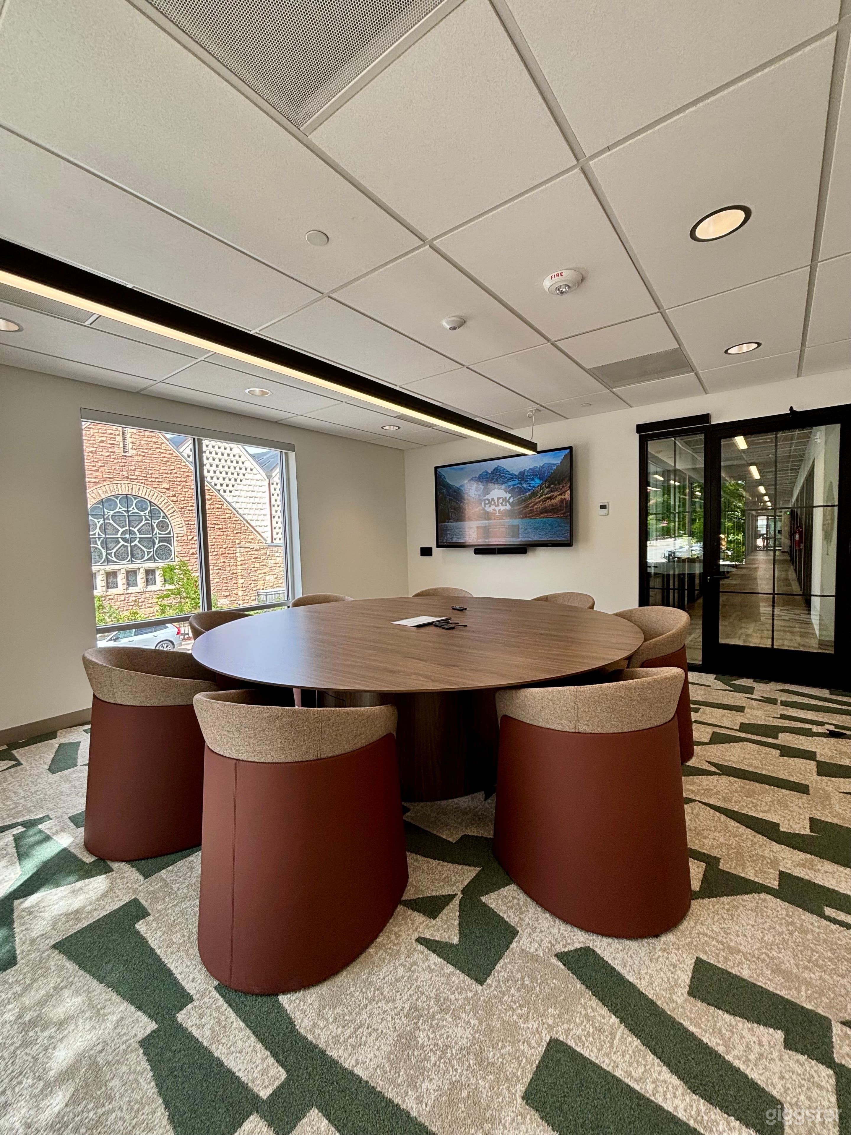 Alveare Conference Room Photo 2