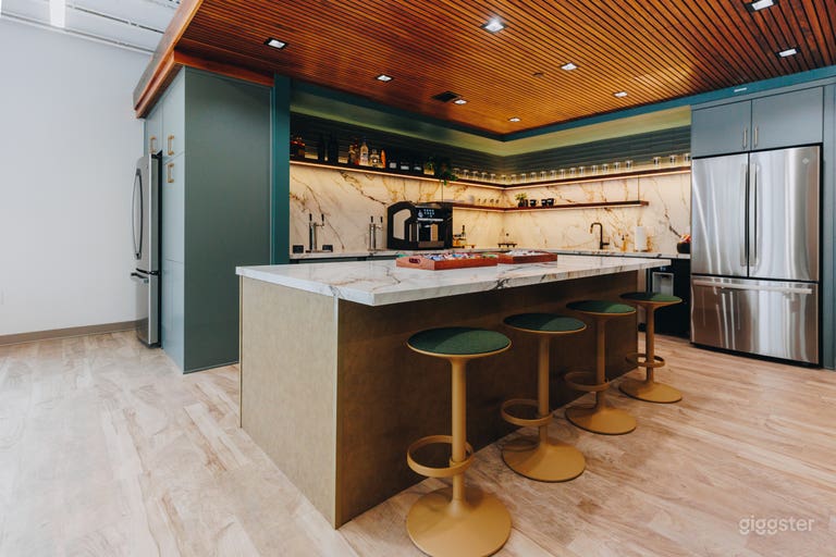  Alveare Conference Room 