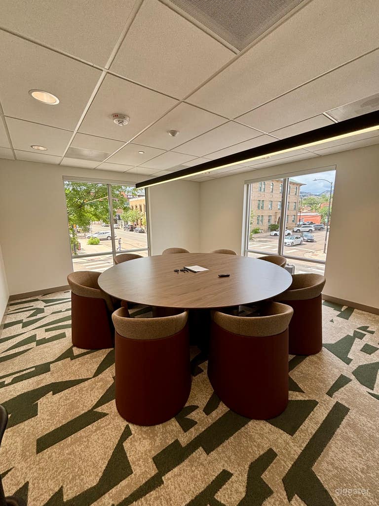  Alveare Conference Room 