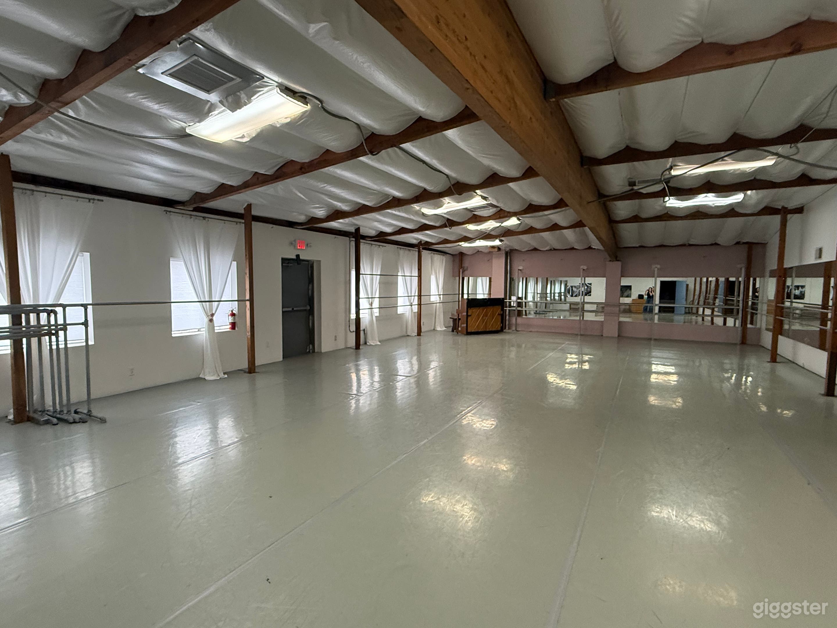 Bright Dance Studio with Mirrors Photo 2