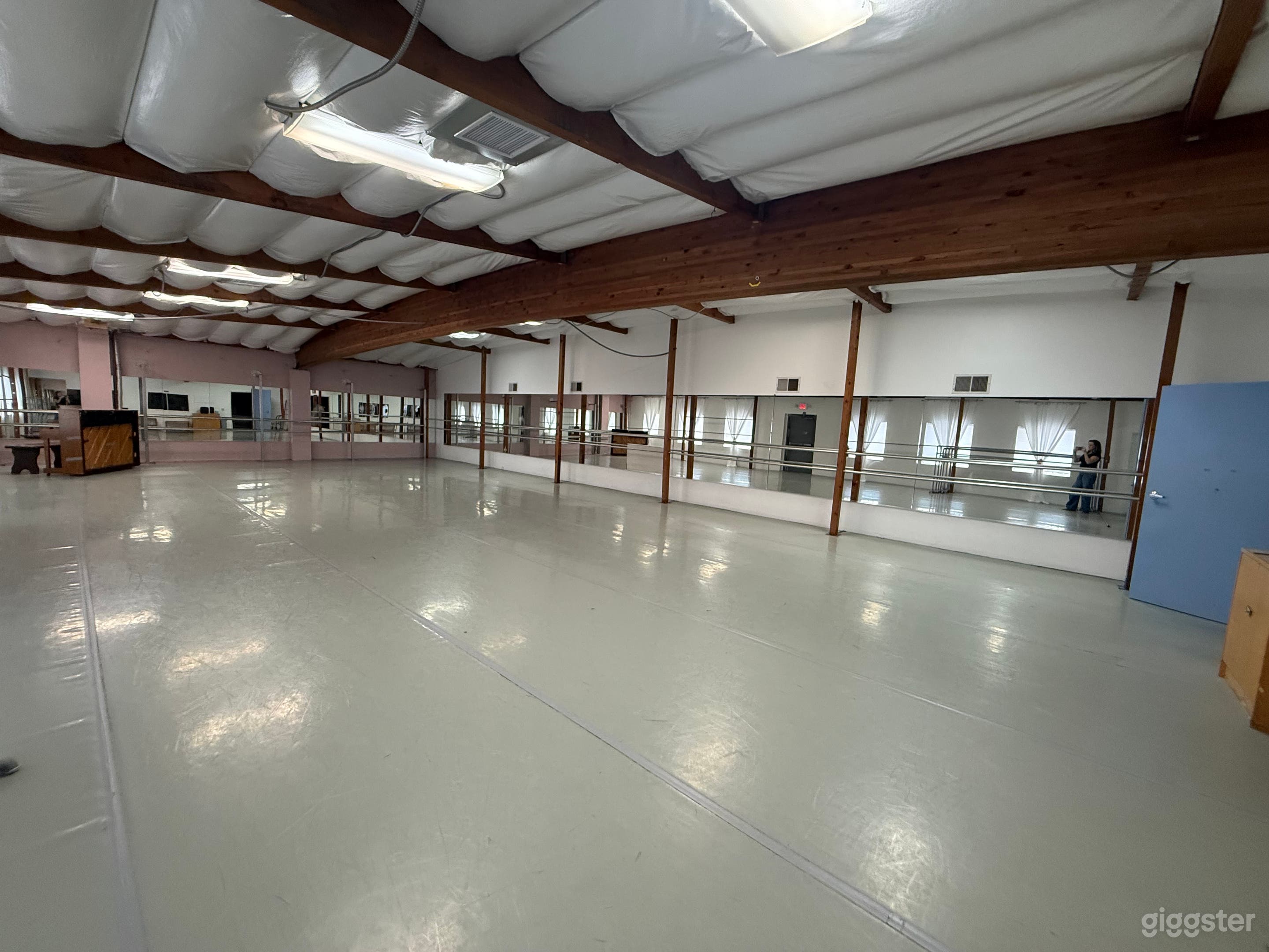 Bright Dance Studio with Mirrors Photo 1