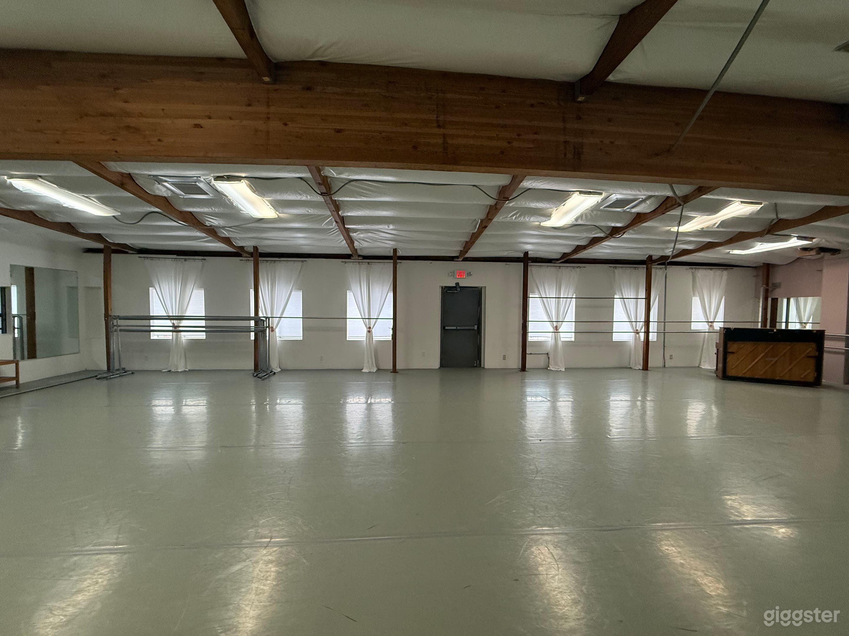 Bright Dance Studio with Mirrors Photo 3