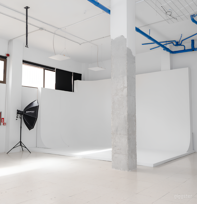  190m² Industrial Loft Studio for Photo & Video Productions 