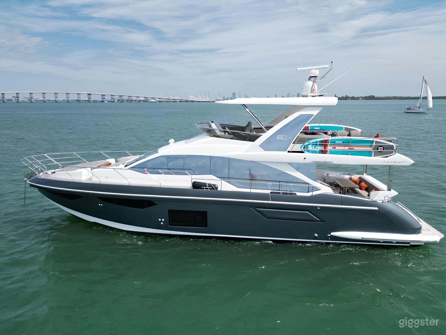 58" Sirena Flybridge Yacht Photo 4