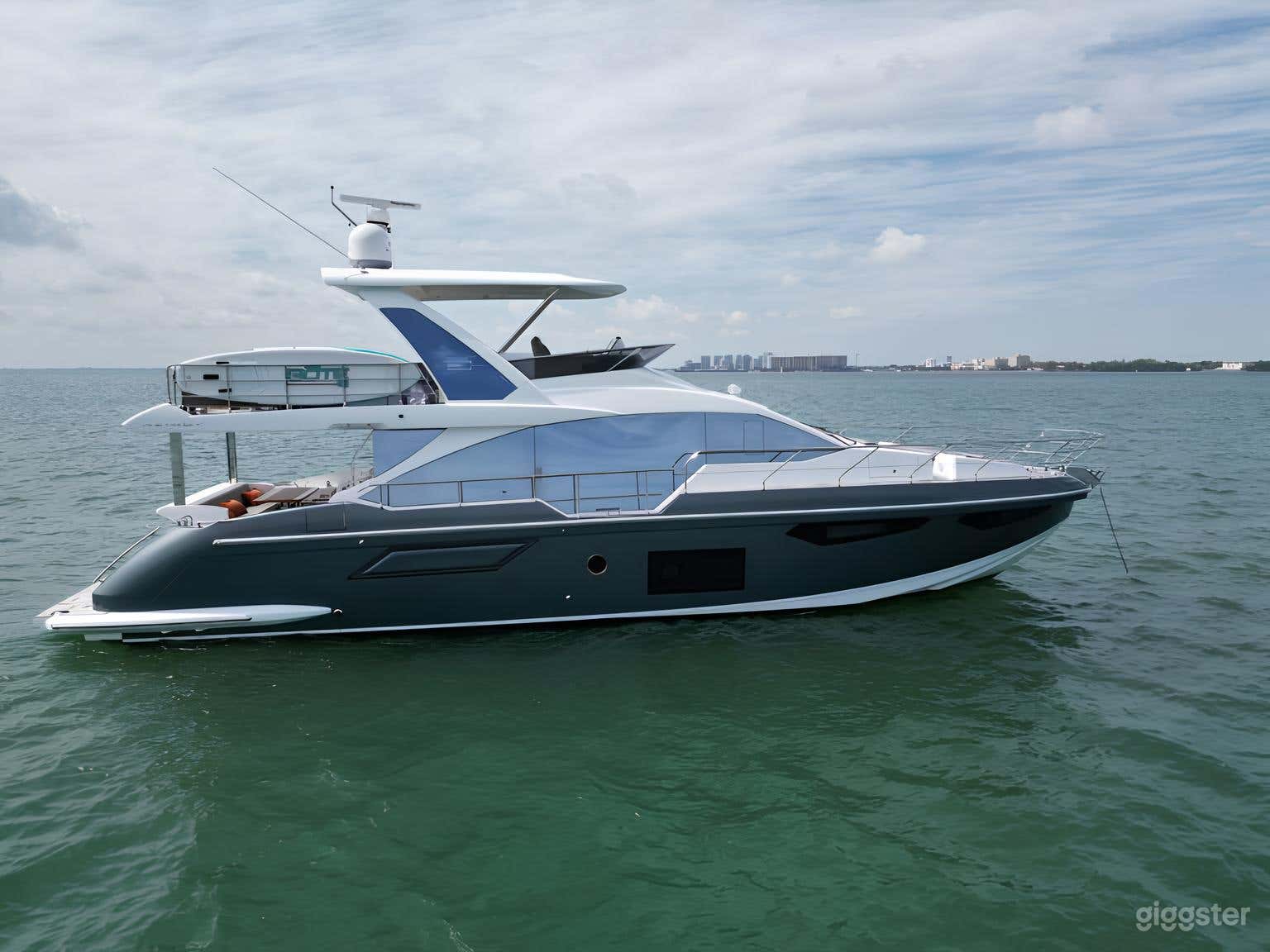 58" Sirena Flybridge Yacht Photo 3