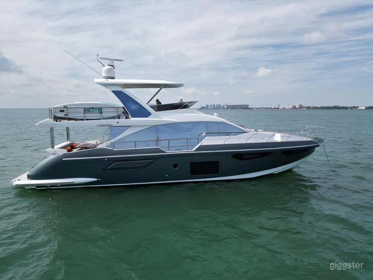  58" Sirena Flybridge Yacht 