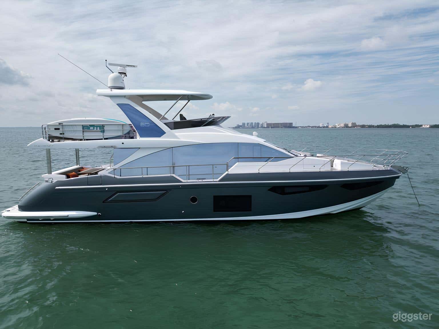 58" Sirena Flybridge Yacht Photo 2