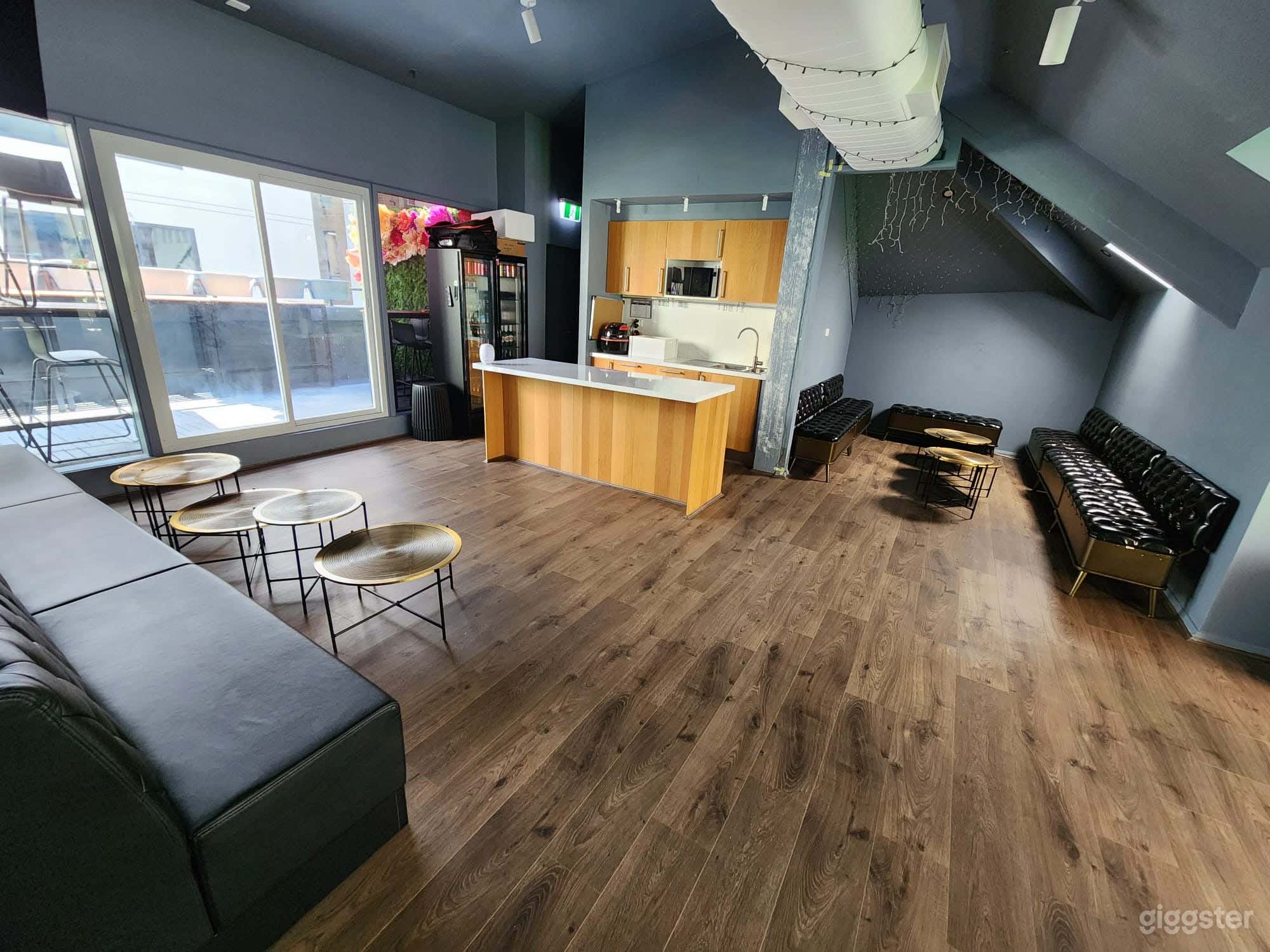 Main bar and party nook