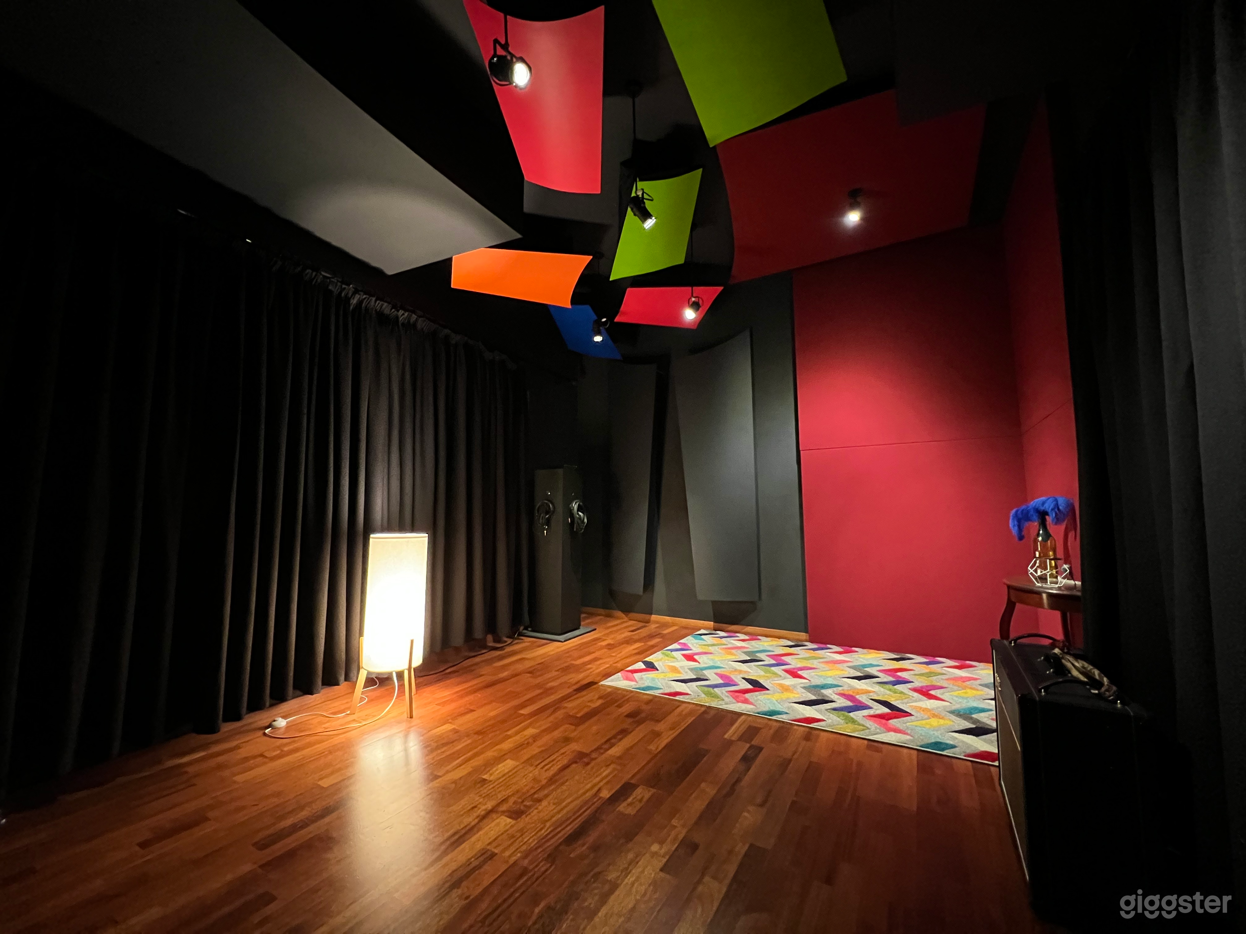 Entire Music Studio Hire  Photo 3