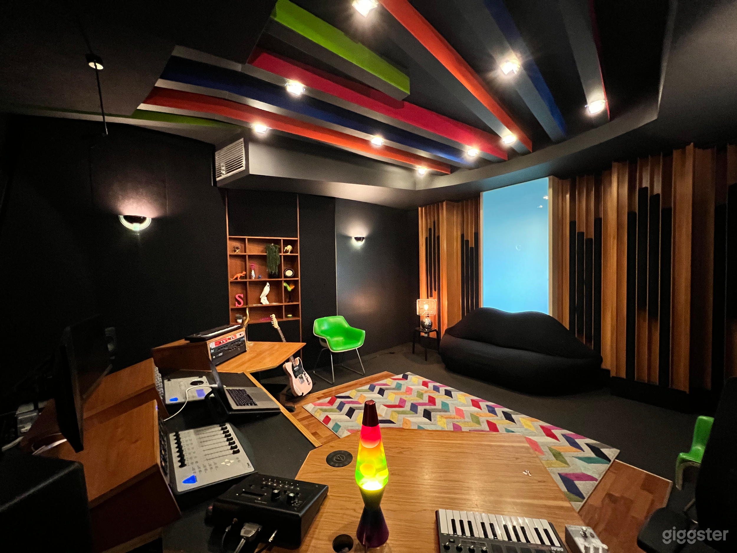 Entire Music Studio Hire  Photo 2