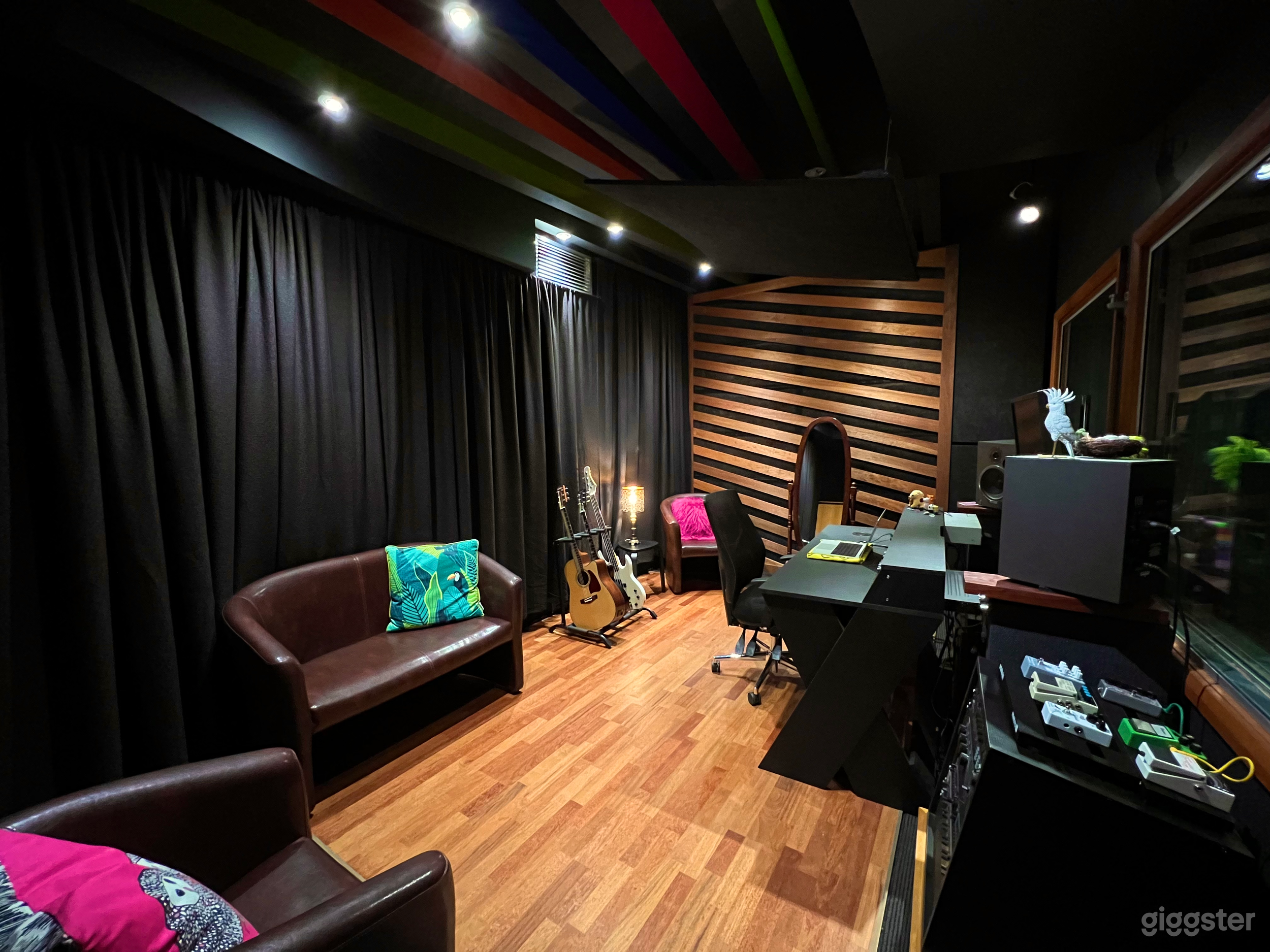 Entire Music Studio Hire  Photo 4