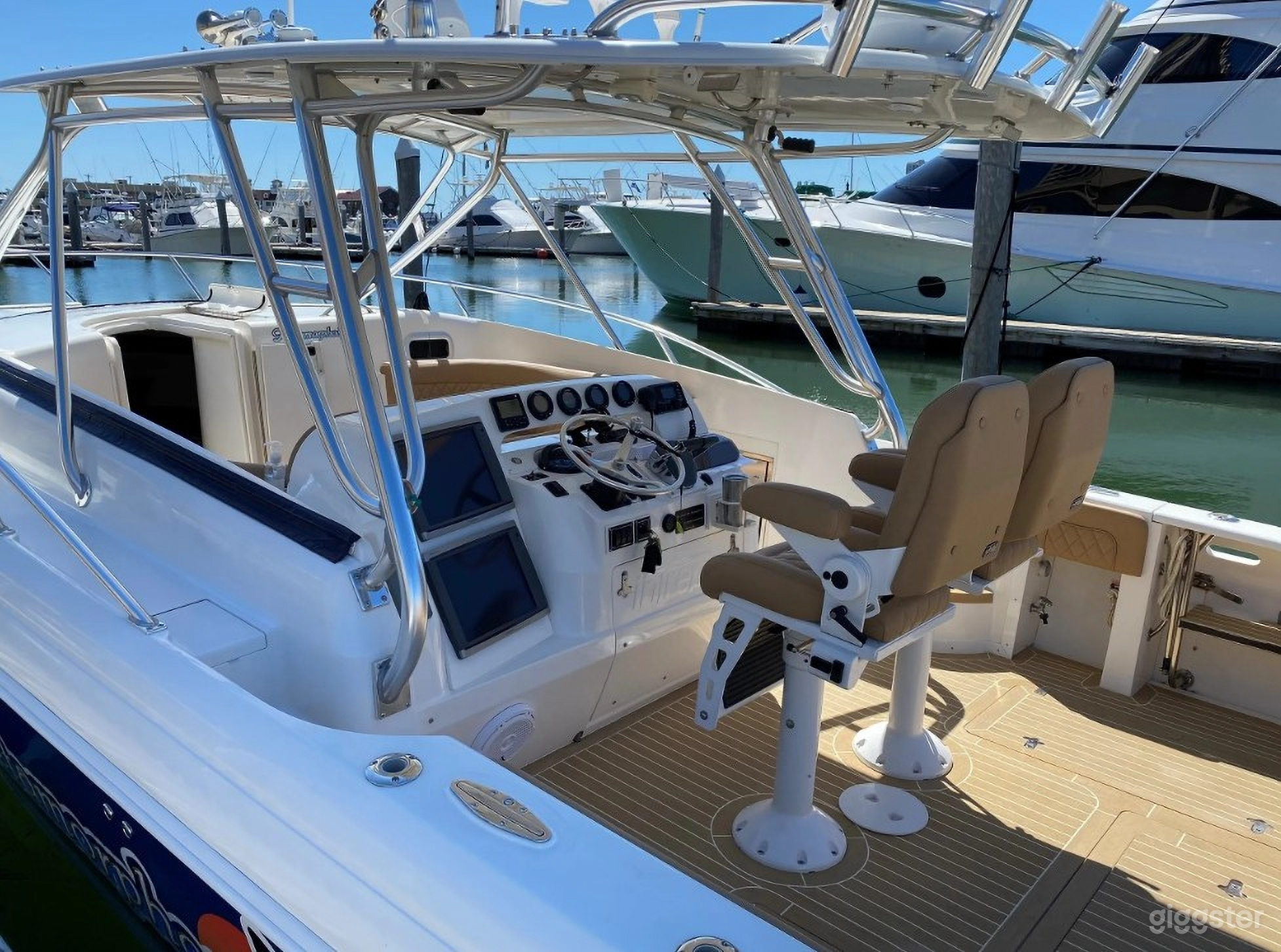 Luxurious 40 Foot yacht. Immaculately Clean and Detailed Photo 3