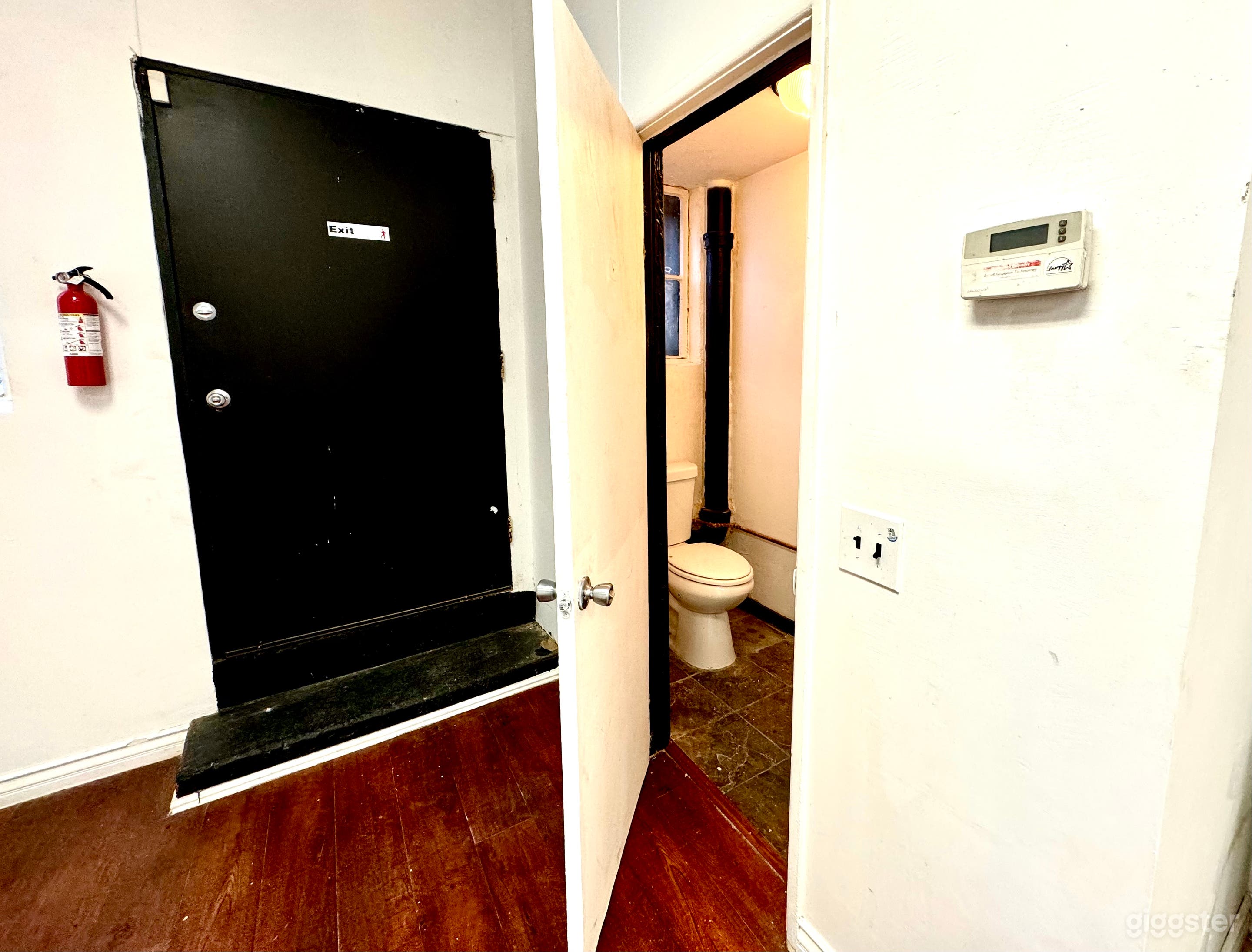 Bright Spacious Private Inglewood Flex Studio Photo 4