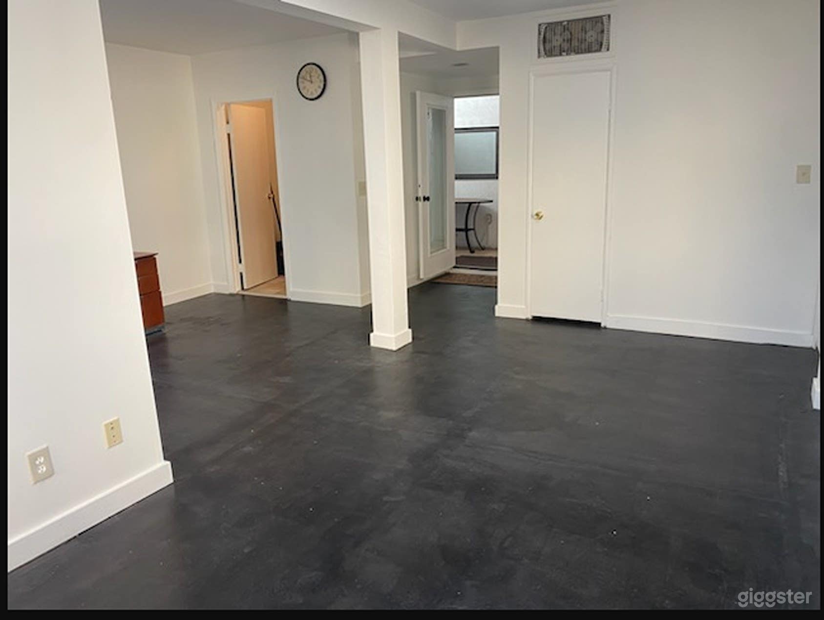 Private 525 Sq Ft Office Space Photo 3