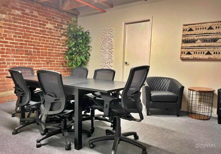  Suite 424- Unique Vibe Suite with Elegant Design 