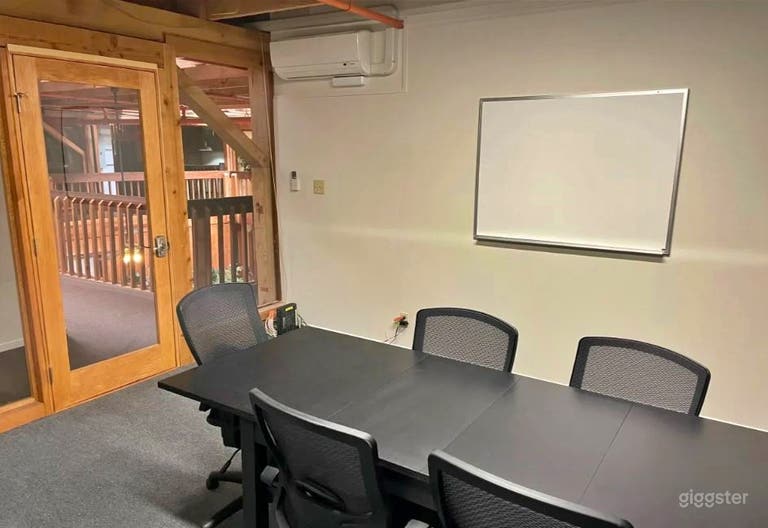  Suite 424- Unique Vibe Suite with Elegant Design 