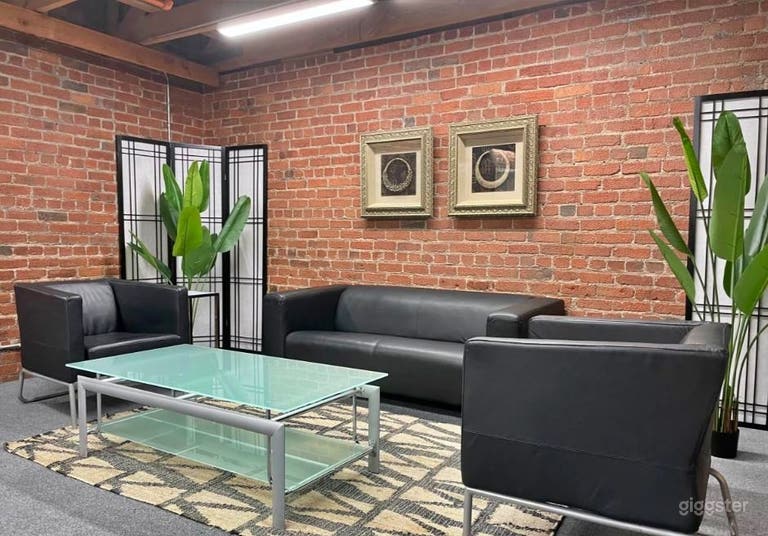  Suite 424- Unique Vibe Suite with Elegant Design 