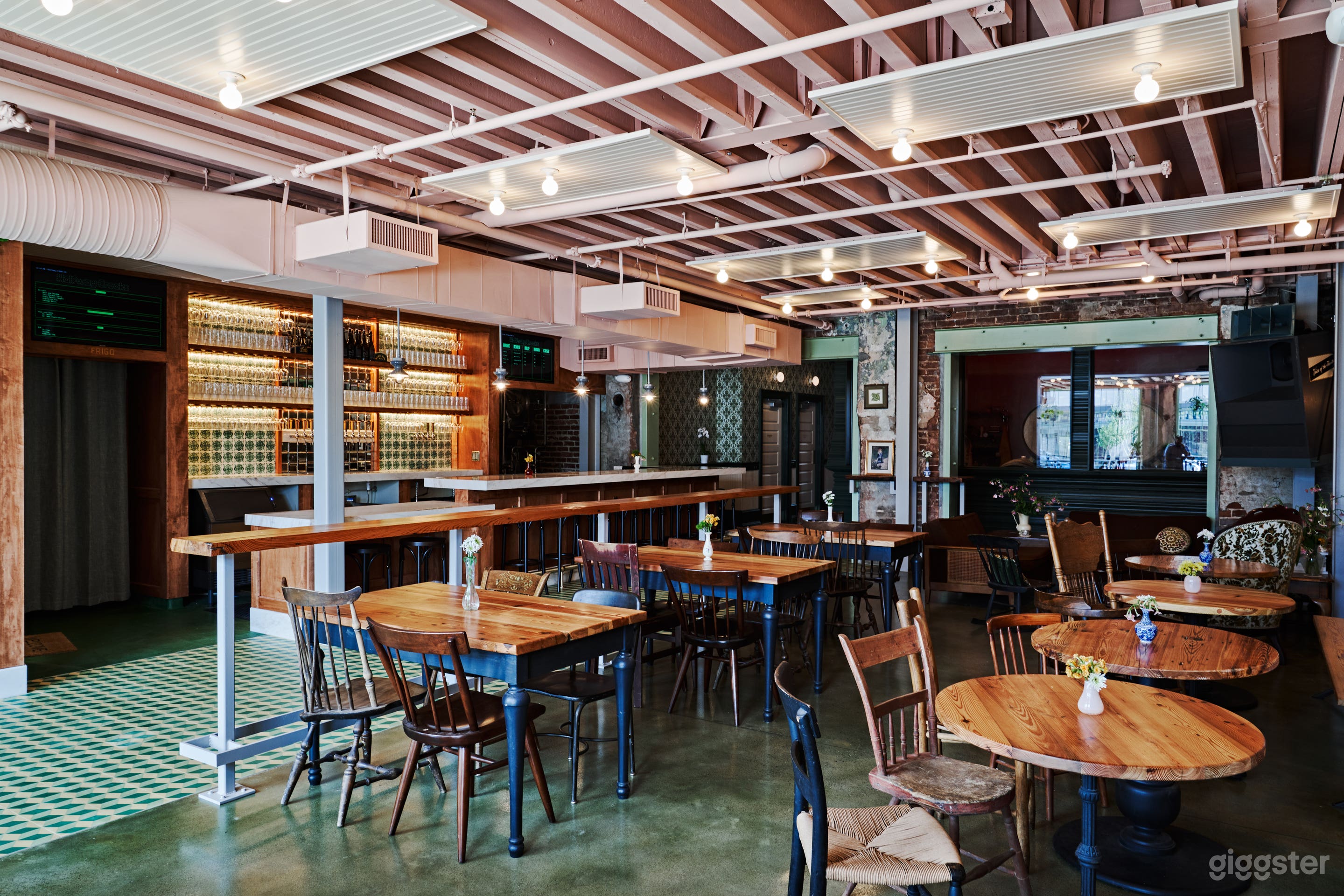 Elegant &amp; Polished Brewery Bar Photo 1