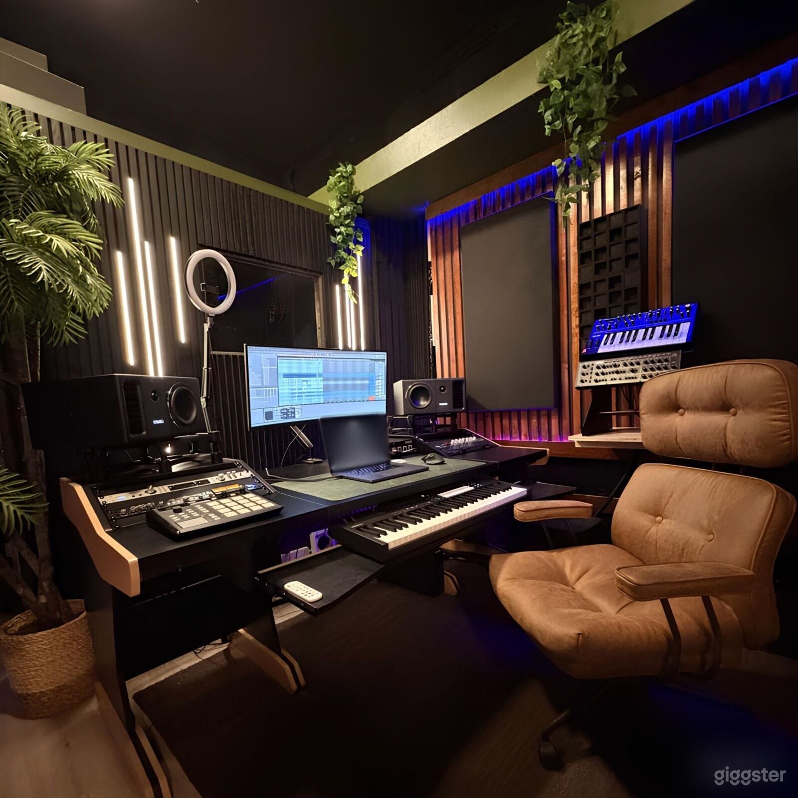 Momentos Studio: 1-Stop Shop for All Things Music Production Photo 1