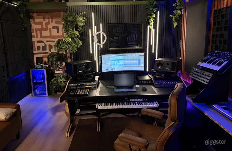  Momentos Studio: 1-Stop Shop for All Things Music Production 
