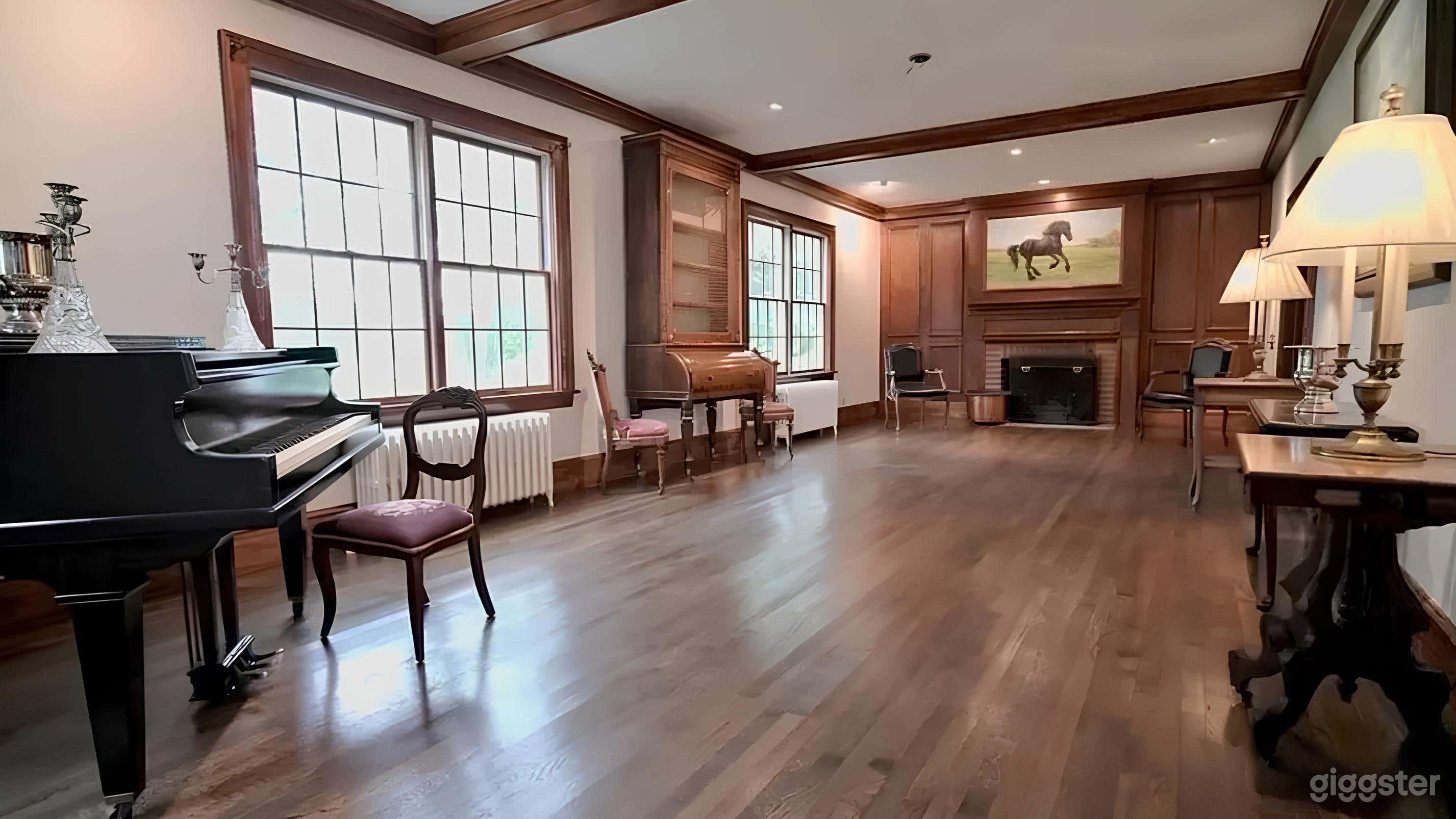 Elegant Equestrian Horse Farm House Photo 1