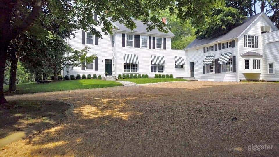 Elegant Equestrian Horse Farm House Photo 1